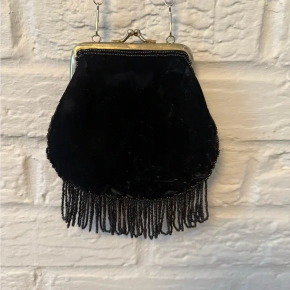 La Regale Vintage Black and Gold Beaded Clutch - Picture 4 of 6